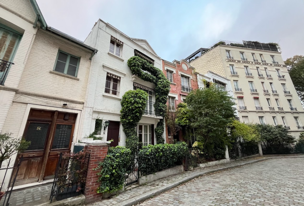 Avenue Junot at Montmartre - Unravelingfrace.com